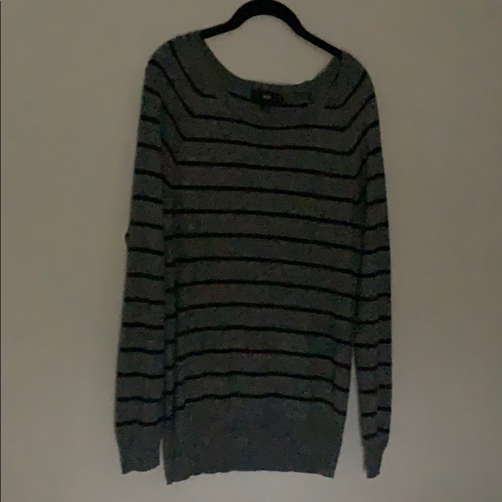 Light weight sweater